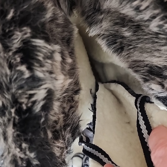 NEW Muk Luk Gwen Snowboots Rubber Tread Lace Up Style Spring Boots Tall Winter - Picture 9 of 15